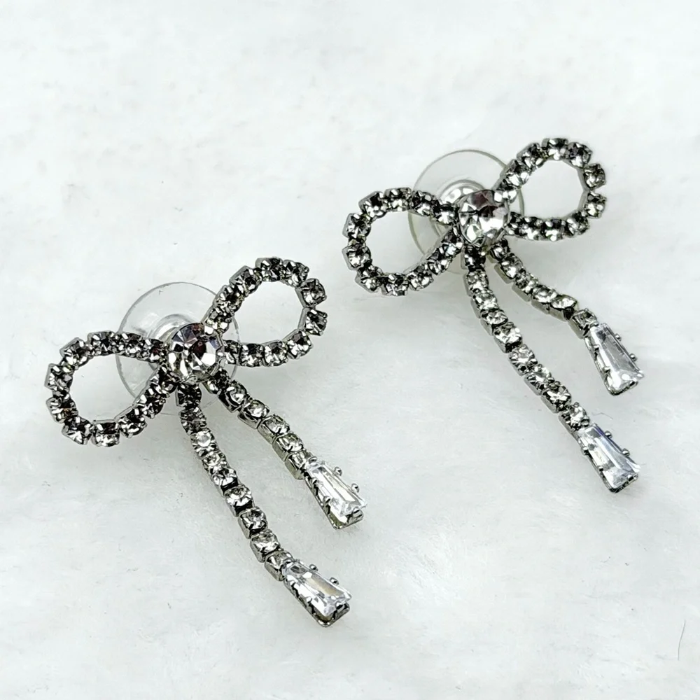 NWT Coach Crystal Pavé Bow Fringe Earrings – Clear Rhinestone Studs MSRP $118 - Picture 5 of 9